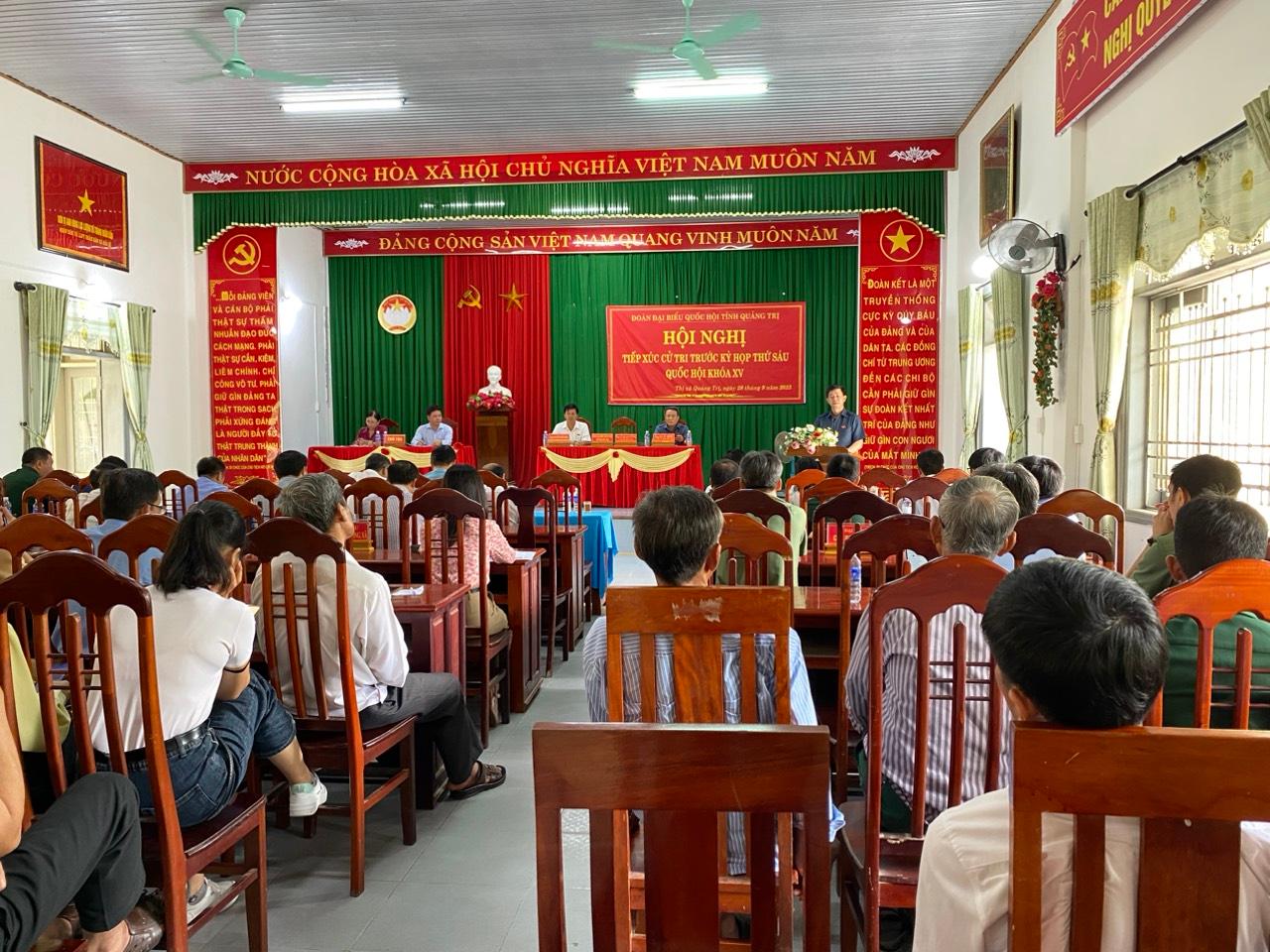 Đoàn đại biểu Quốc hội tỉnh Quảng Trị tiếp xúc cử tri thị xã Quảng Trị trước kỳ họp thứ VI Quốc...